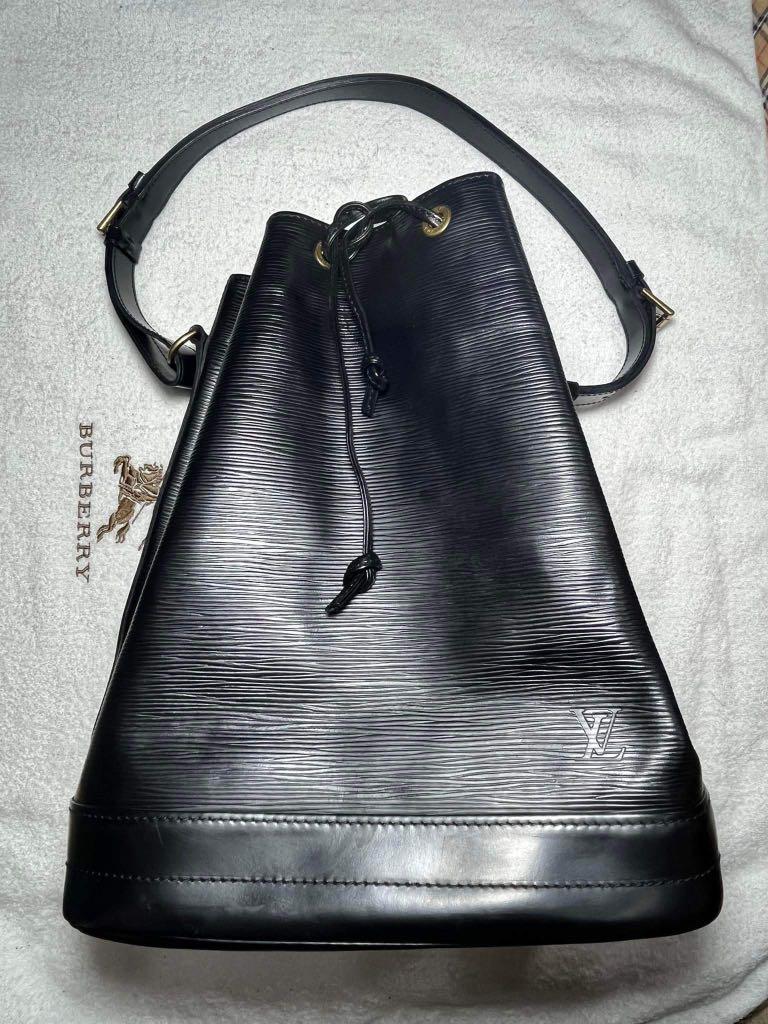 Authentic Lv bucket epi (Category: Luxury Bags & Wallets) located in Mangaldan. Submitted by sheenaluxarchive (Listing ID 1191779702, Image 1). Description: Rank Ab No major flaws.