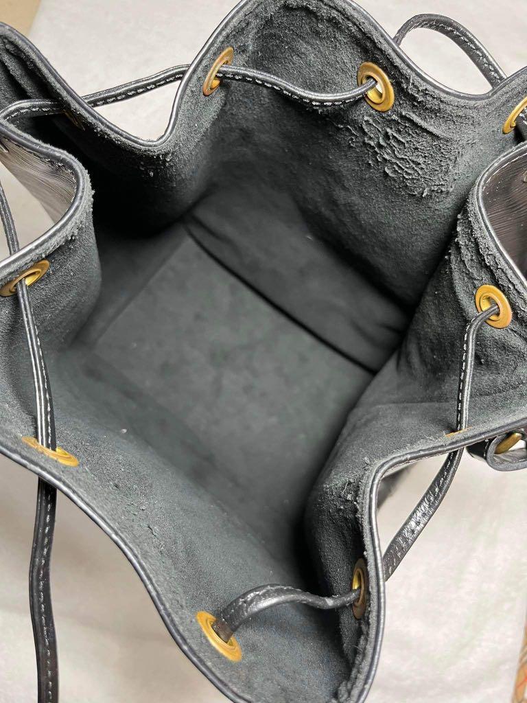 Authentic Lv bucket epi (Category: Luxury Bags & Wallets) located in Mangaldan. Submitted by sheenaluxarchive (Listing ID 1191779702, Image 2). Description: Rank Ab No major flaws.
