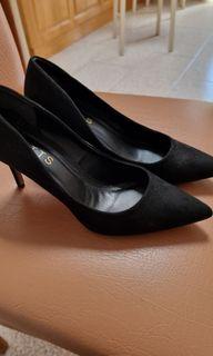 Betts heels