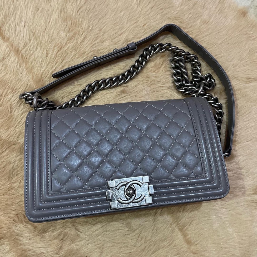 Boy leather bag Chanel Grey in Leather  24459840