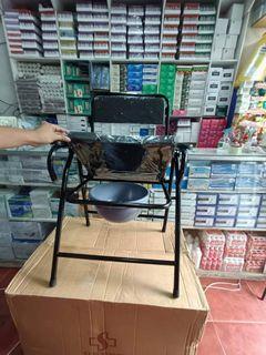Commode chair foldable