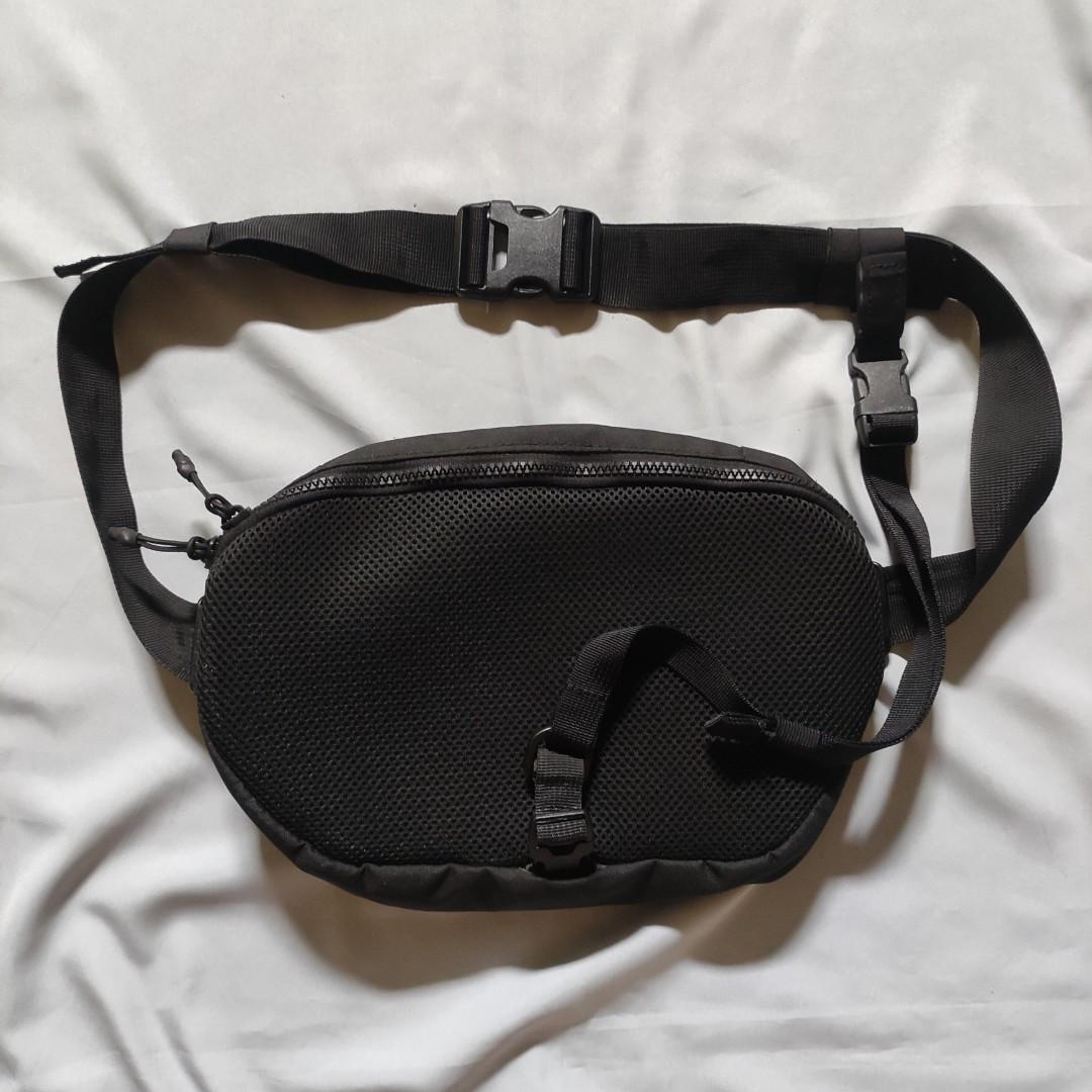 DECATHLON KALENJI RUNNING MESSENGER BAG BLACK ORIGINAL, Fesyen Pria