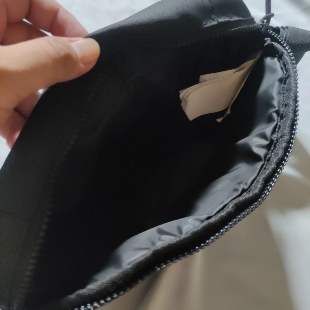 DECATHLON KALENJI RUNNING MESSENGER BAG BLACK ORIGINAL, Fesyen Pria