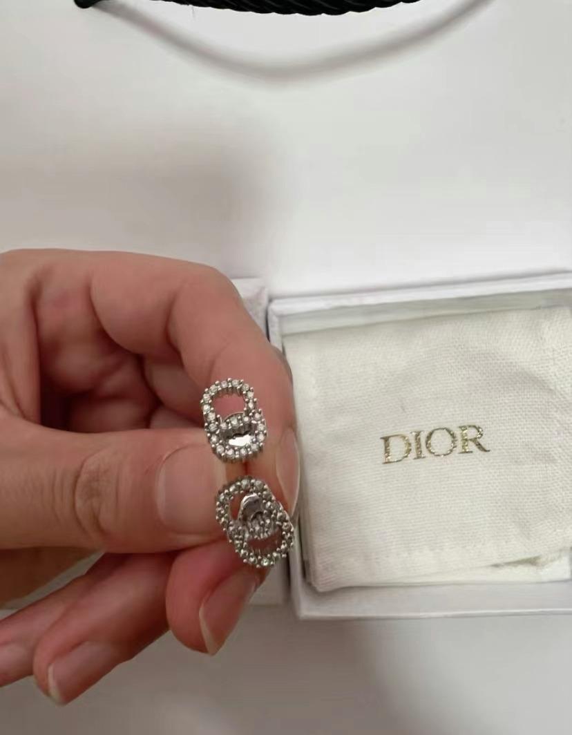 Dior stud earrings deals