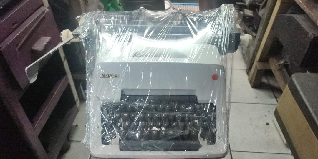 F/S: Olympia Typewriter (Category: Office & Business Technology) located in Bacoor. Submitted by piolo16 (Listing ID 1191806809, Image 1). Description: For Sale: OLYMPIA Typewriter Price: 3.5k ✔️ All Keys are Working ✔️ In Good Condition ✔️ Cover ✔️ Ink/Ribbon ✔️ Ready to Used ✔️ Cash on Pickup via LBC ✔️ Cash on Delivery via LALAMOVE ✔️ Bacoor Area ✔️.