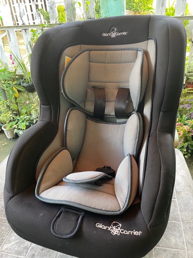 Giant carrier car seat, Babies & Kids, Going Out, Car Seats on Carousell