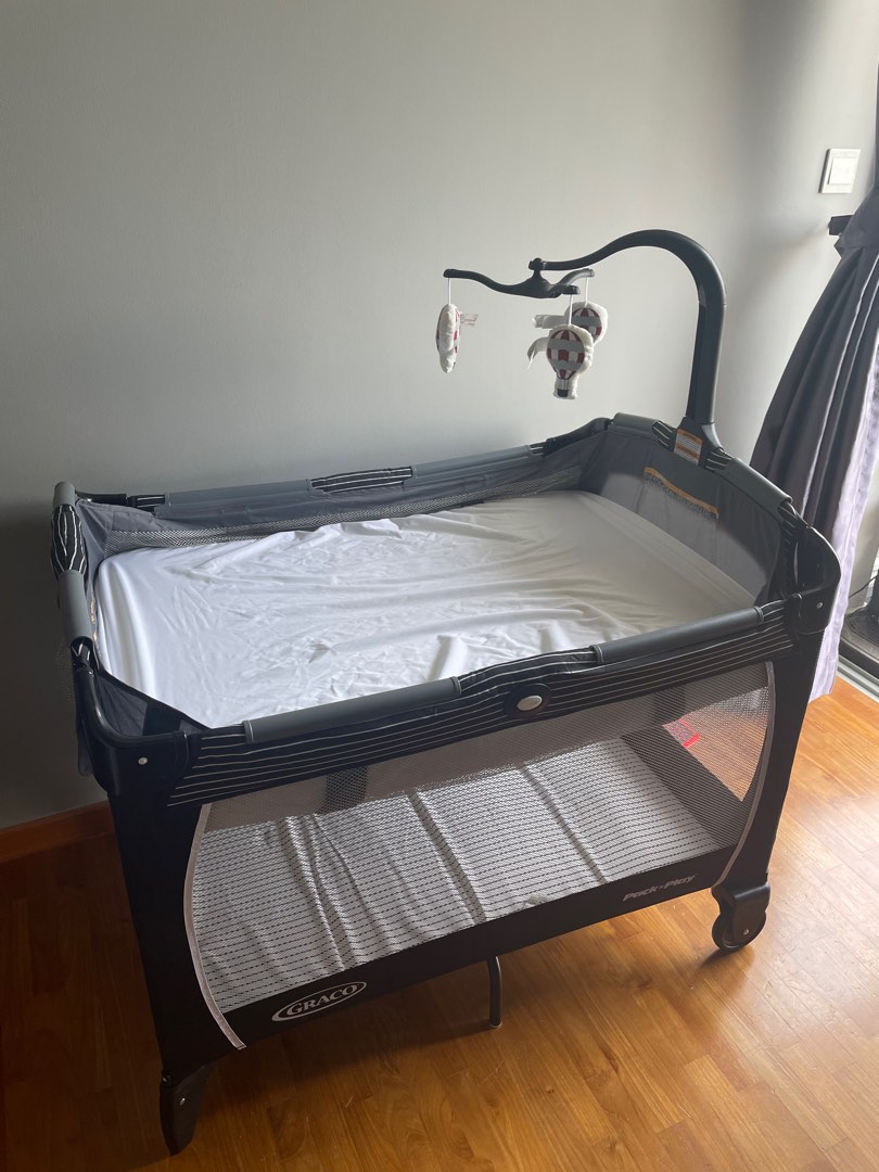Graco Playpen with Babies & Kids, Infant Playtime on Carousell