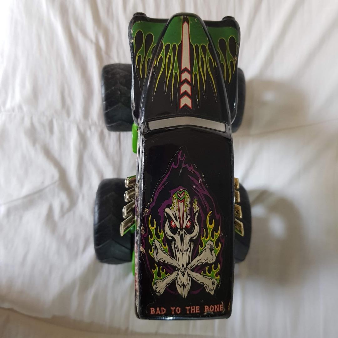 HOT WHEELS MONSTER JAM MEGA AIR JUMPER GRAVE DIGGER 30TH ANNIVERSARY