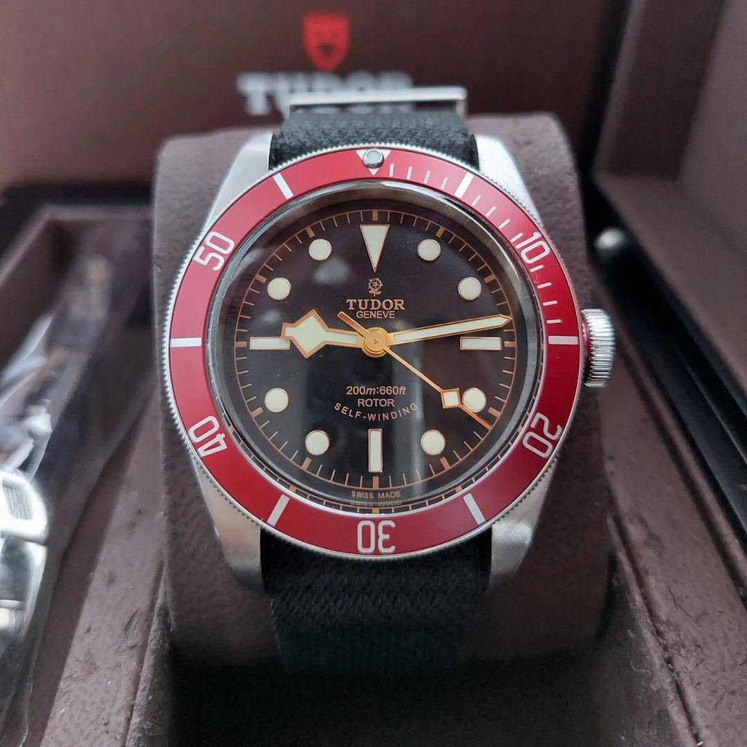 Jam Tangan Tudor Heritage Black Bay Matte Burgundy Bezel Like New