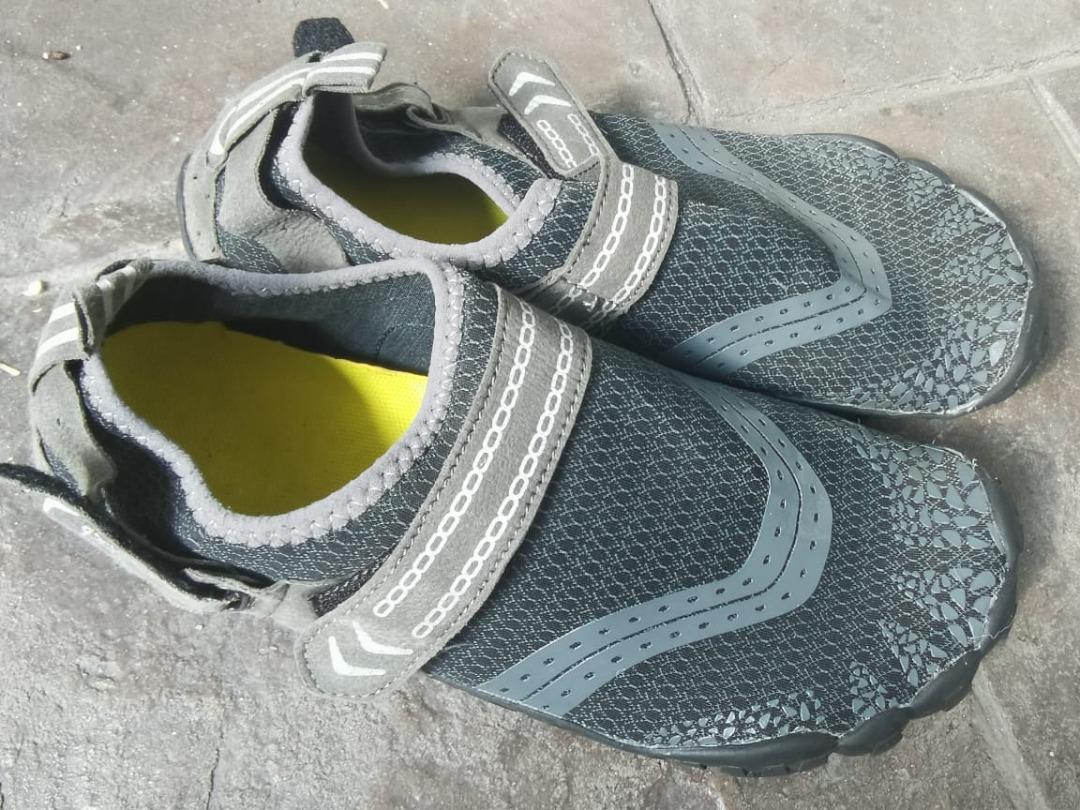 Anti slip discount pool shoes