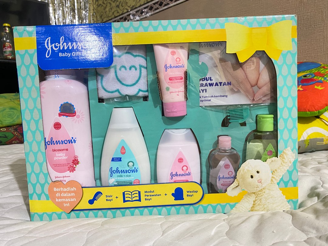 Johnson Baby Gift Set, Babies & Kids, Babies Apparel on Carousell