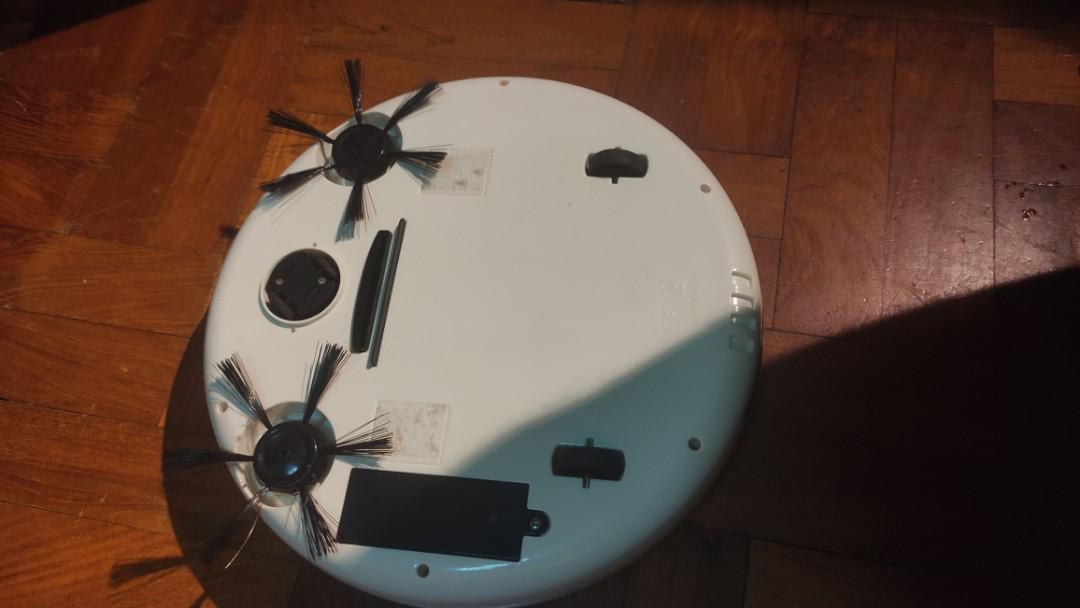 Low Quality bowAI Robot Vacuum Cleaner (battery malfunction), TV & Home