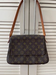 (Category: ) located in . Submitted by thrifteaze (Listing ID 1191711293, Image 1). Description: .