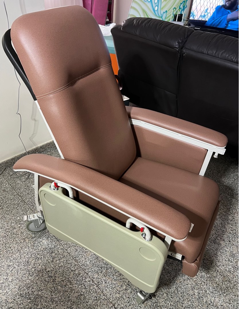 Manual Mobile Recliner Geriatric Chair with Tray, Health & Nutrition