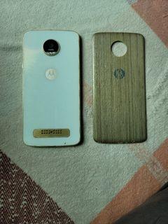 Moto Z play (White and Gold)
