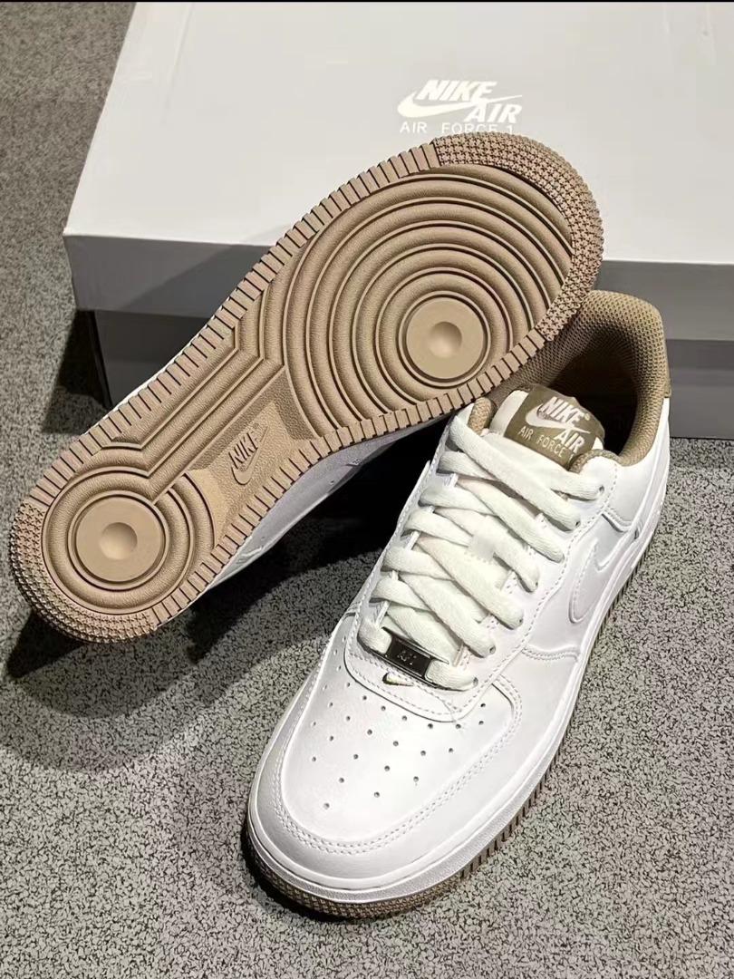 👟Nike Air Force 1'07 白卡其男女同款, 女裝, 鞋, 波鞋- Carousell