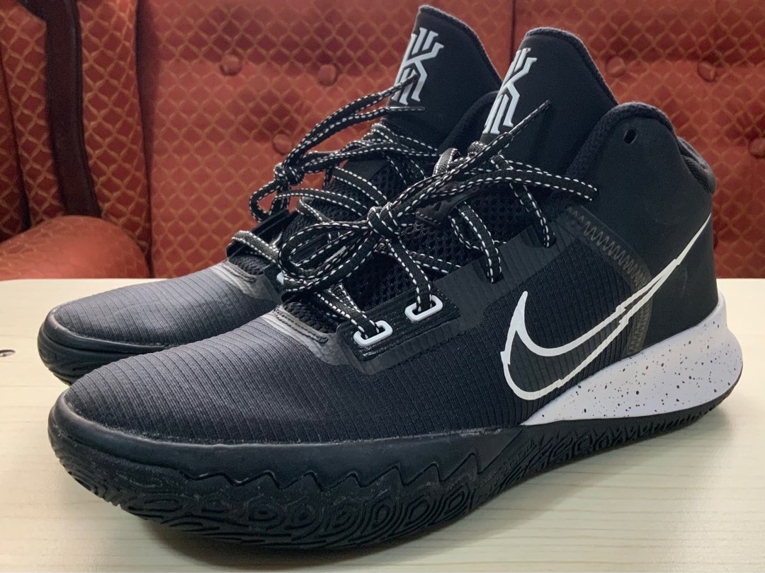 Kyrie flytrap top size 9