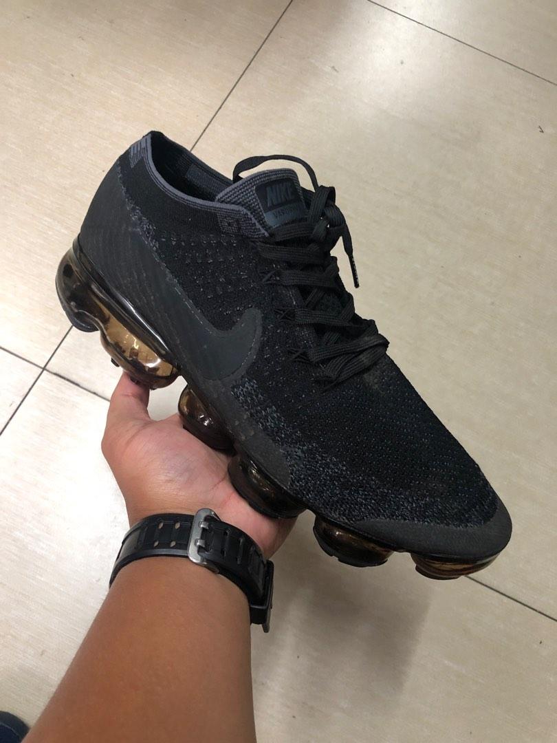 vapormax flyknit 3 triple black on feet