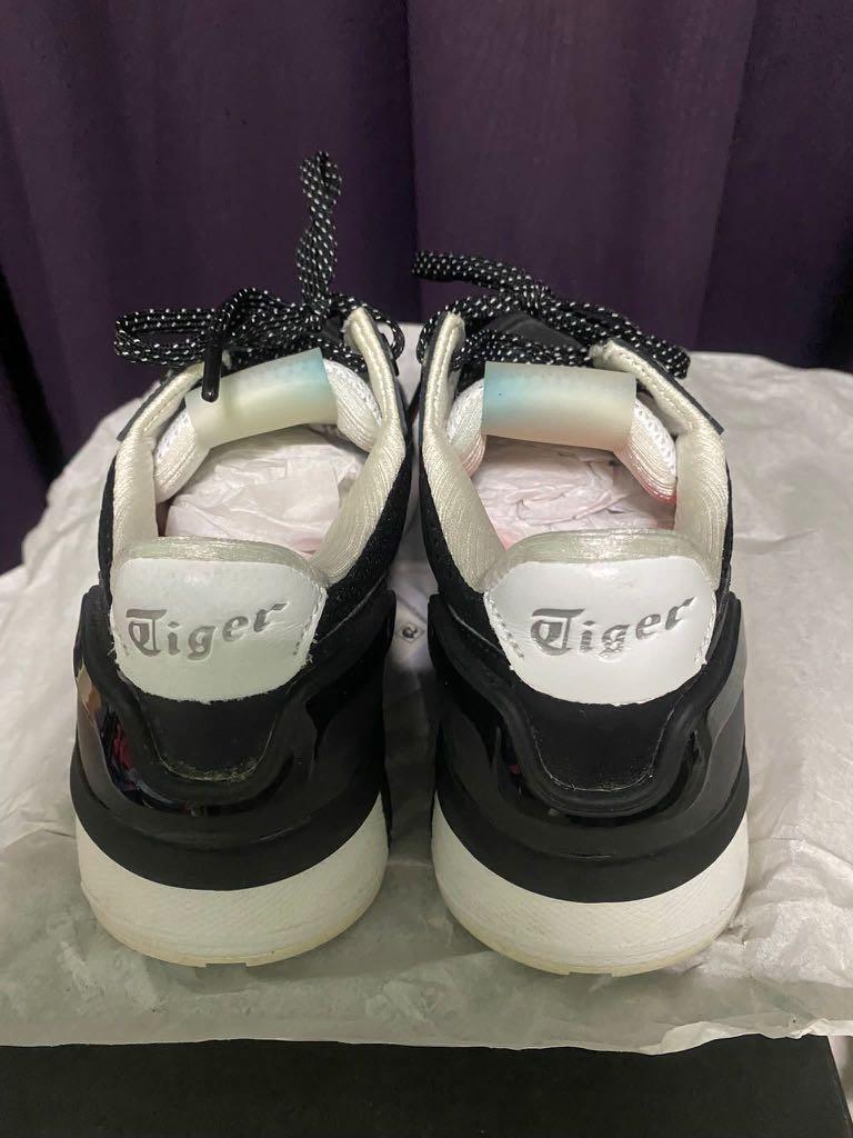 Onitsuka tiger (Category: Sneakers) located in Singapore. Submitted by jiunkay92 (Listing ID 1191831043, Image 2). Description: - like new (Condition as Photos showed) -size Eu 37.5.