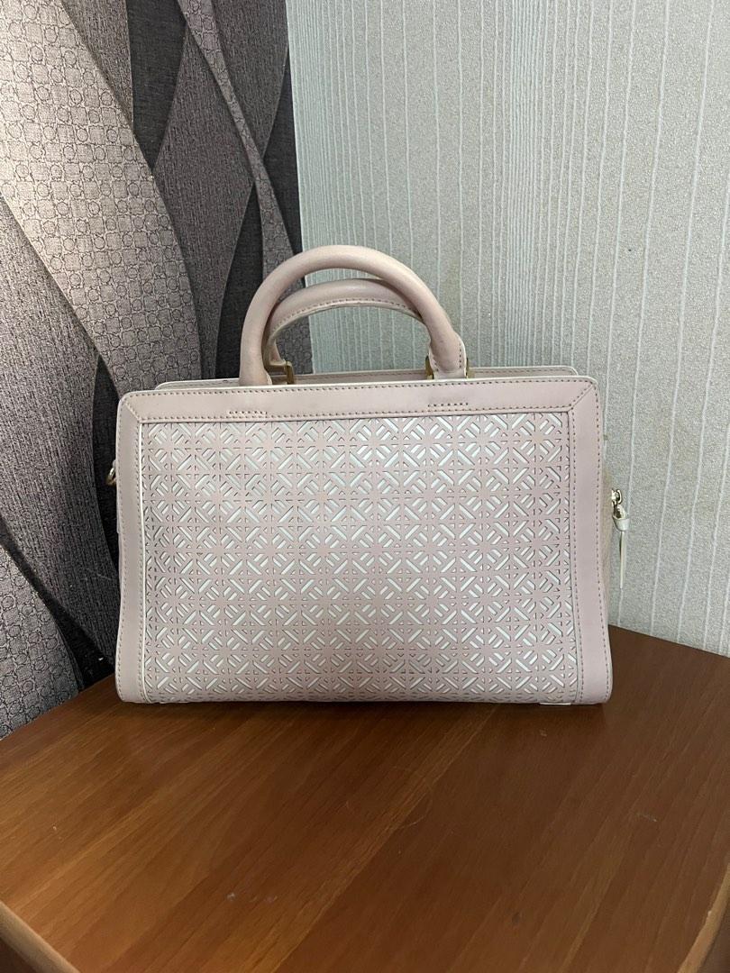Preloved Tory Burch bag (Category: Luxury Bags & Wallets) located in Davao. Submitted by i_bag_u (Listing ID 1191779778, Image 2). Description: DM for details .