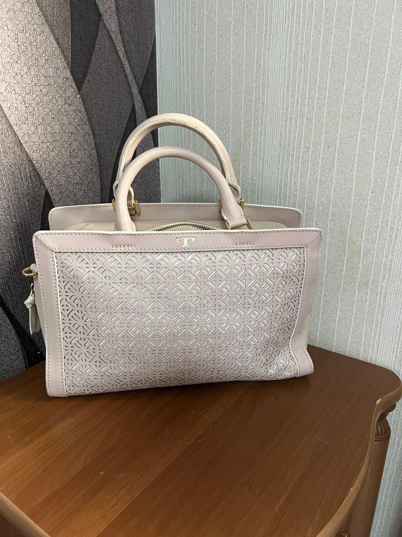 Preloved Tory Burch bag (Category: Luxury Bags & Wallets) located in Davao. Submitted by i_bag_u (Listing ID 1191779778, Image 1). Description: DM for details .