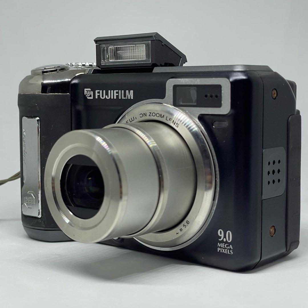 RARE VINTAGE VIBE DIGICAM FUJIFILM FINEPIX E900, Photography, Cameras