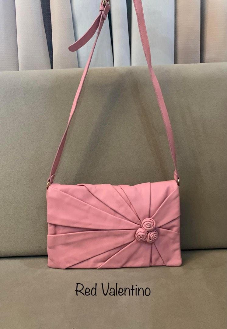 Red Valentino Leather Sling Bag (Category: Luxury Bags & Wallets) located in Paranaque City. Submitted by katlouieleandicho (Listing ID 1191675924, Image 3). Description: 💯Authentic #redvalentino Leather Sling Bag Made in Italy Rank A/AB Price : P4.3K.