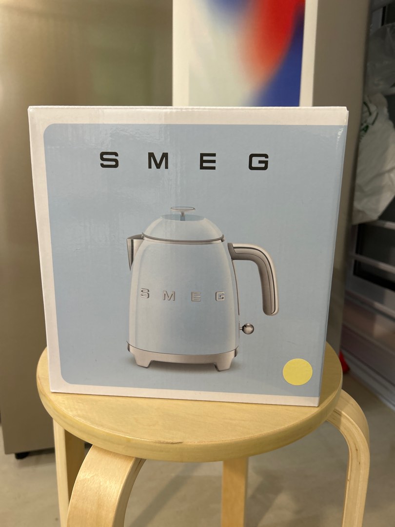 White Smeg electric kettle BNIB, TV & Home Appliances, Kitchen