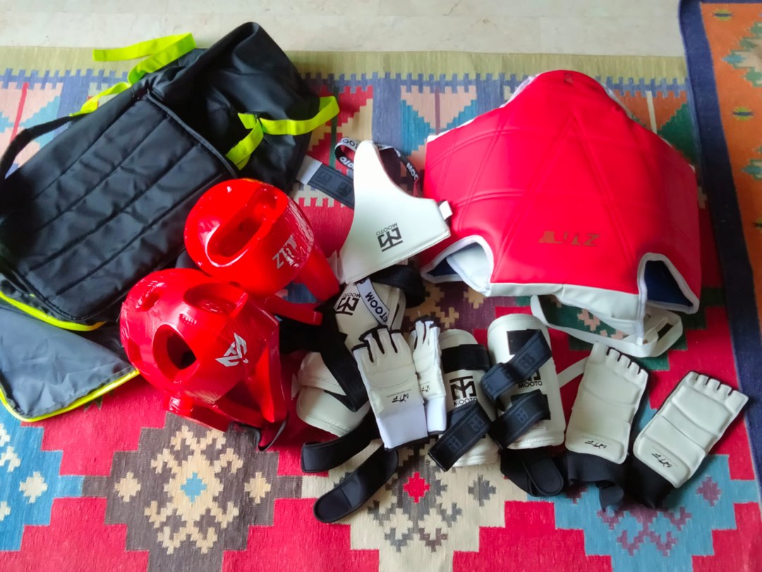 Taekwondo sparring gear, Sports Equipment, Other Sports Equipment and