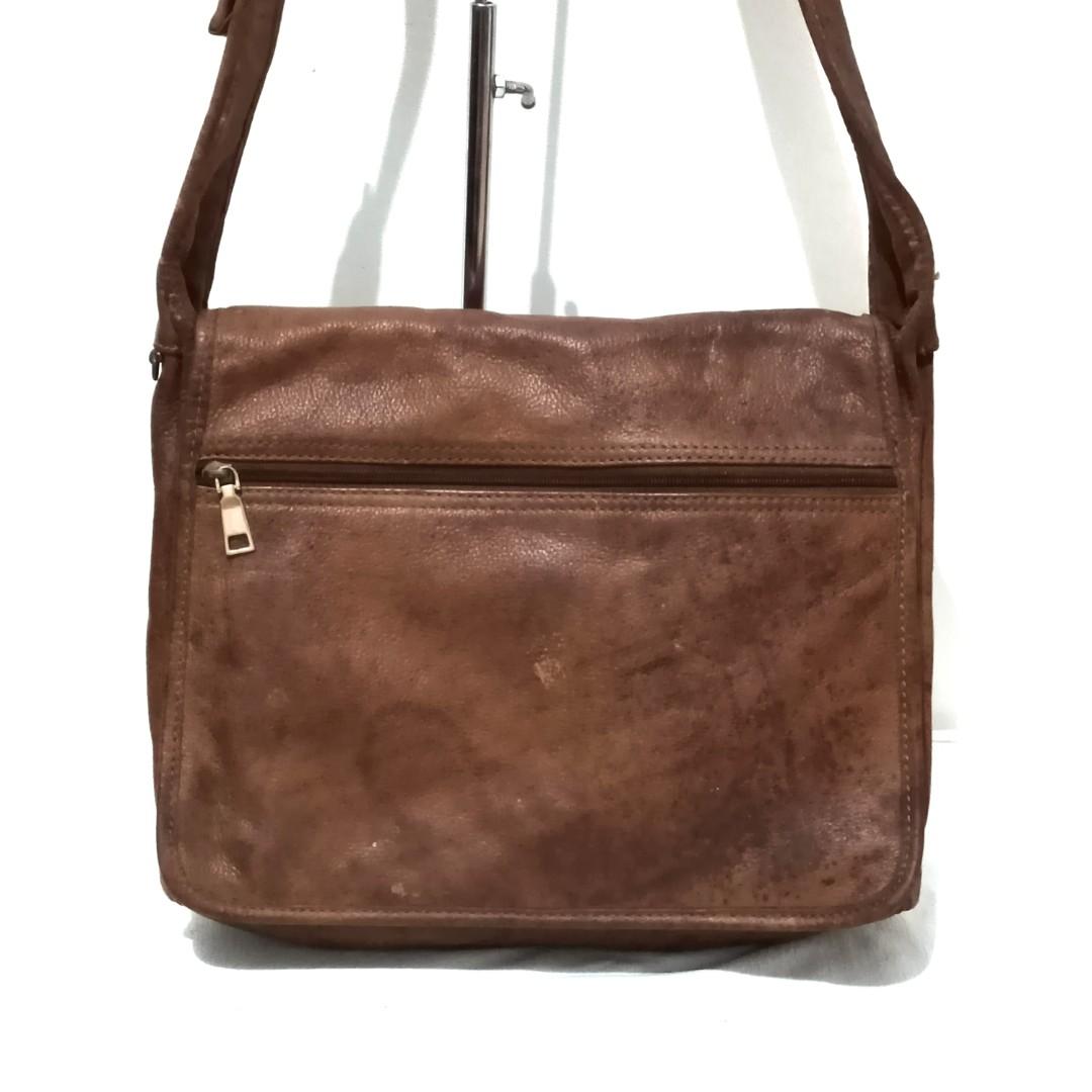 Vintage Fossil Leather Shoulder Bag W/ Interior &... - Depop