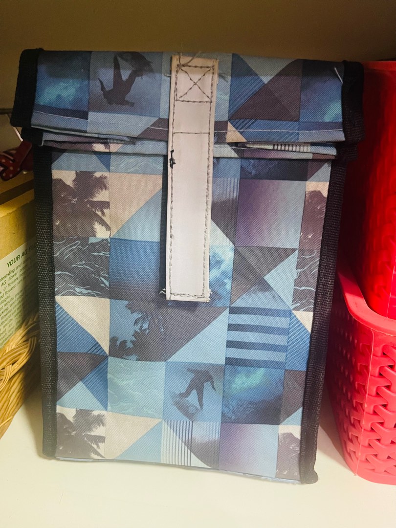 Active & Co Geo Surf Lunch Bag, Babies & Kids, Going Out, Diaper Bags