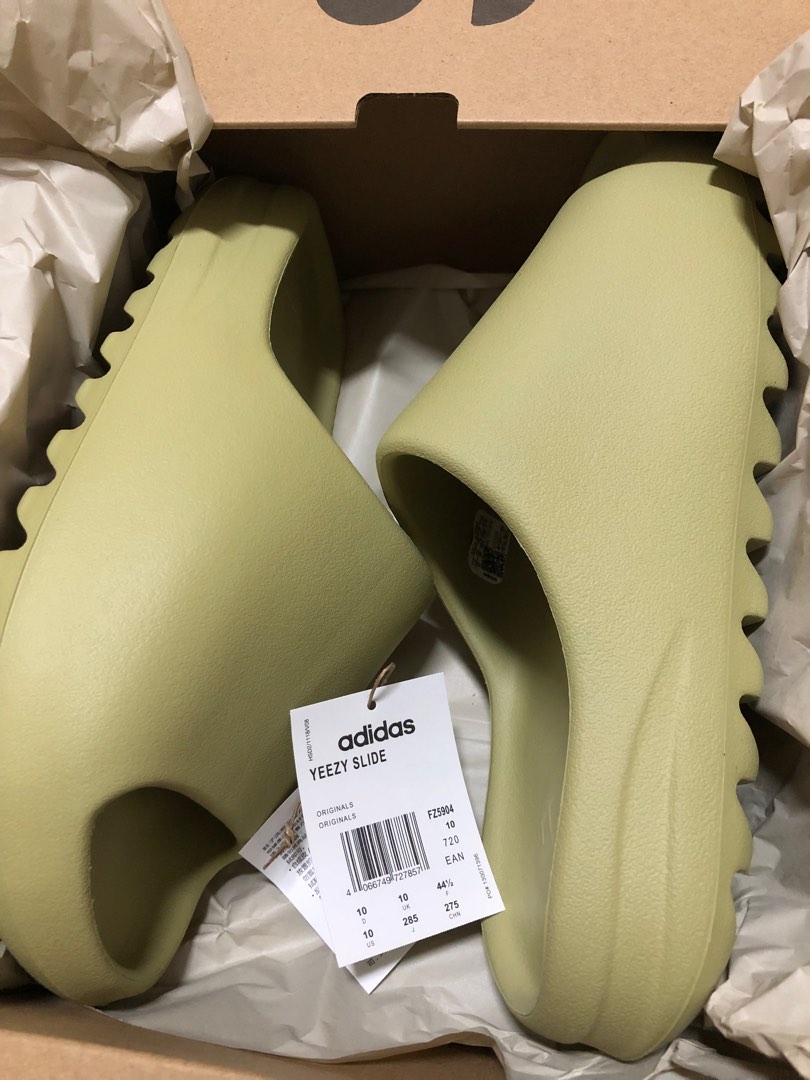 Adidas Yeezy slide Resin 抹茶綠, 他的時尚, 鞋, 運動鞋在旋轉拍賣