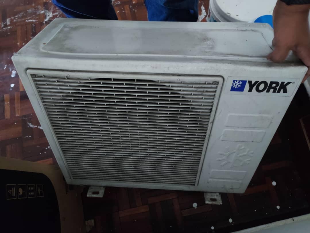 Aircond York 1.0hp, TV & Home Appliances, Air Conditioners & Heating on