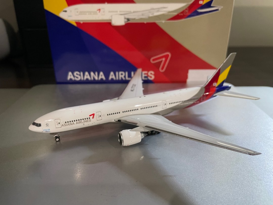 Asiana Airlines B777-200ER 1:400 Phoenix Model, Hobbies & Toys