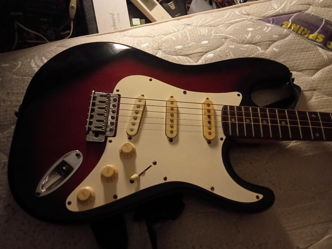 Epi electric guitar stratocaster 80