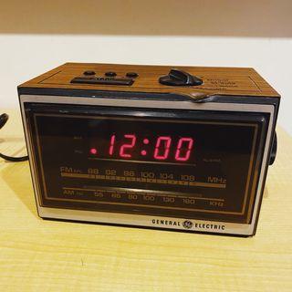 General Electric Vintage Alarm Radio Clock 7-4620F