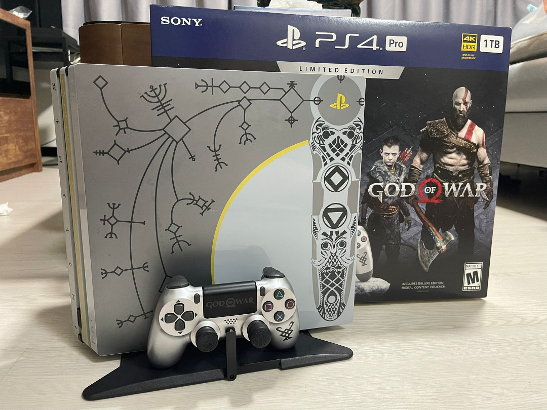 Playstation 4 pro limited edition god of war store