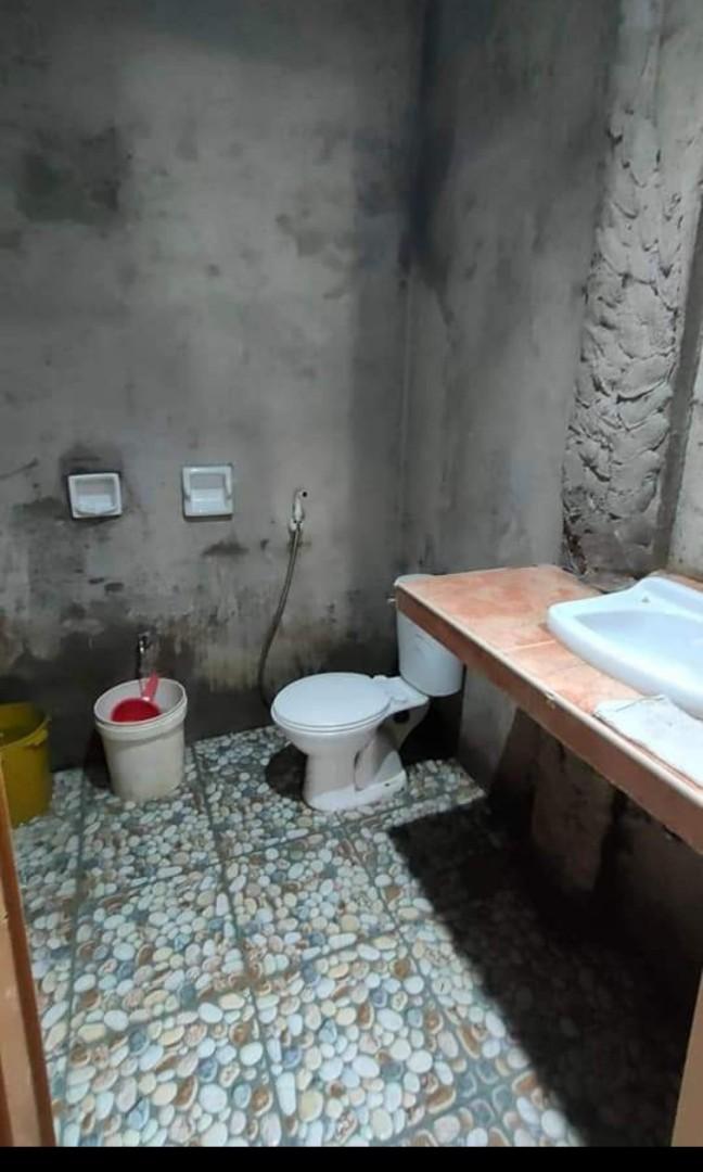 House for sale (Category: Townhouse) located in Paranaque City. Submitted by preciouschloe8989 (Listing ID 1191892061, Image 2). Description: 60sqm lot With house The title on hand. With own electric and water already and 3rooms 4bathrooms can put store near school and markets 5mins to starmall 09166218989.