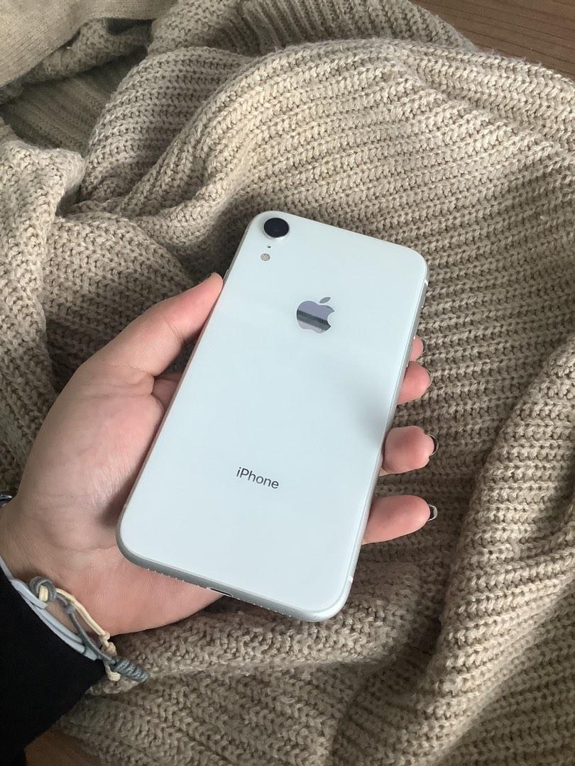 Iphone XR in white 128 GB Open for Swap to Iphone 11, Mobile Phones