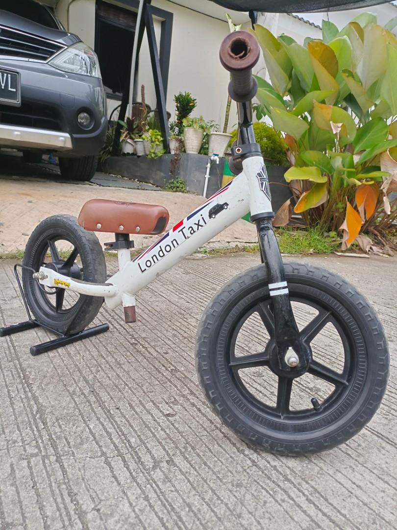 london taxi balance bike