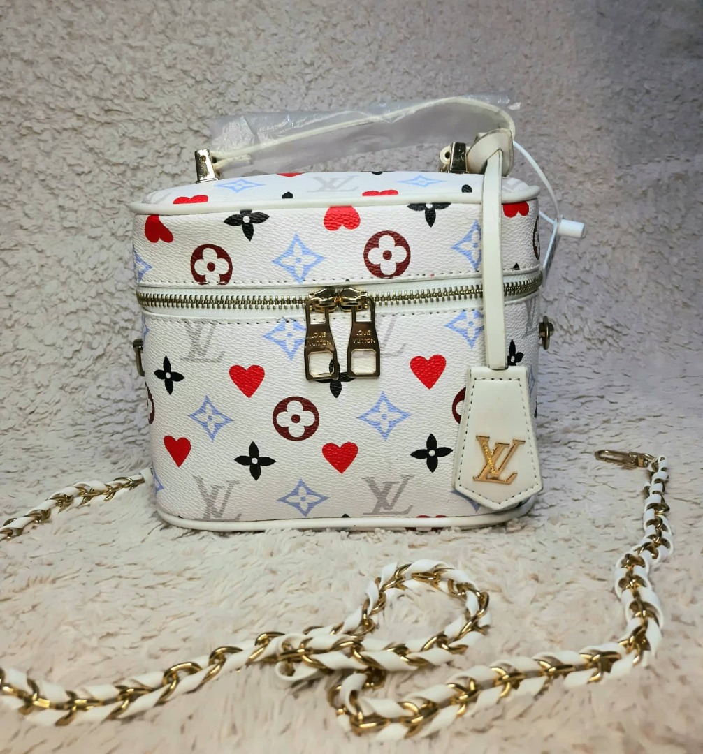 Louis Vuitton LV bento box bag, Women's Fashion, Bags & Wallets, Purses &  Pouches on Carousell