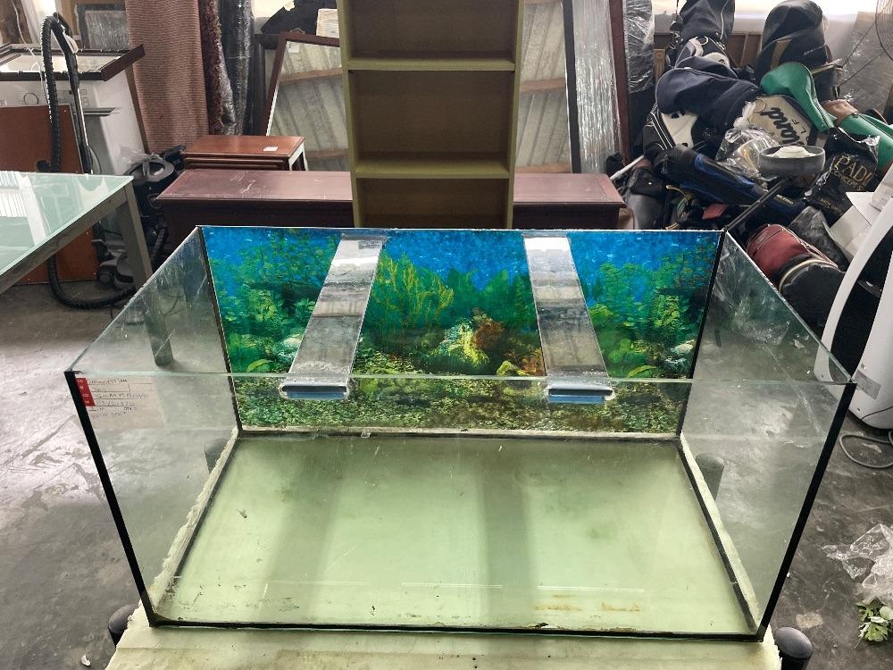 Medium Size Aquarium Set with Stand / Set Akuarium Saiz Sederhana