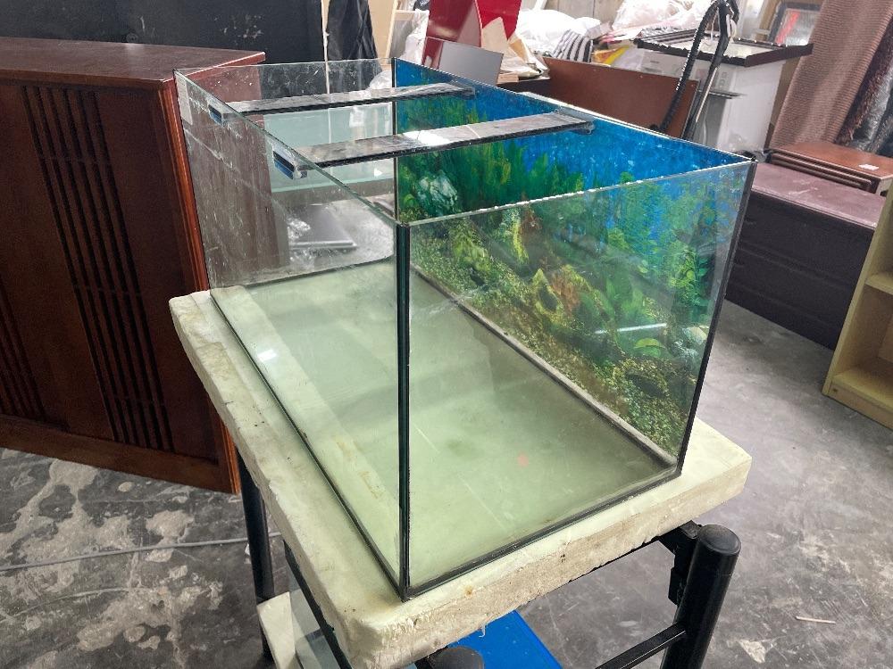 Medium Size Aquarium Set with Stand / Set Akuarium Saiz Sederhana