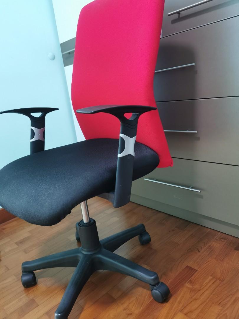 Office Chair Like Brand New But cannot adjust height. (36cm from floor