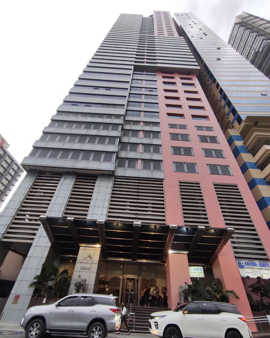 pearl of the orient tower roxas blvd