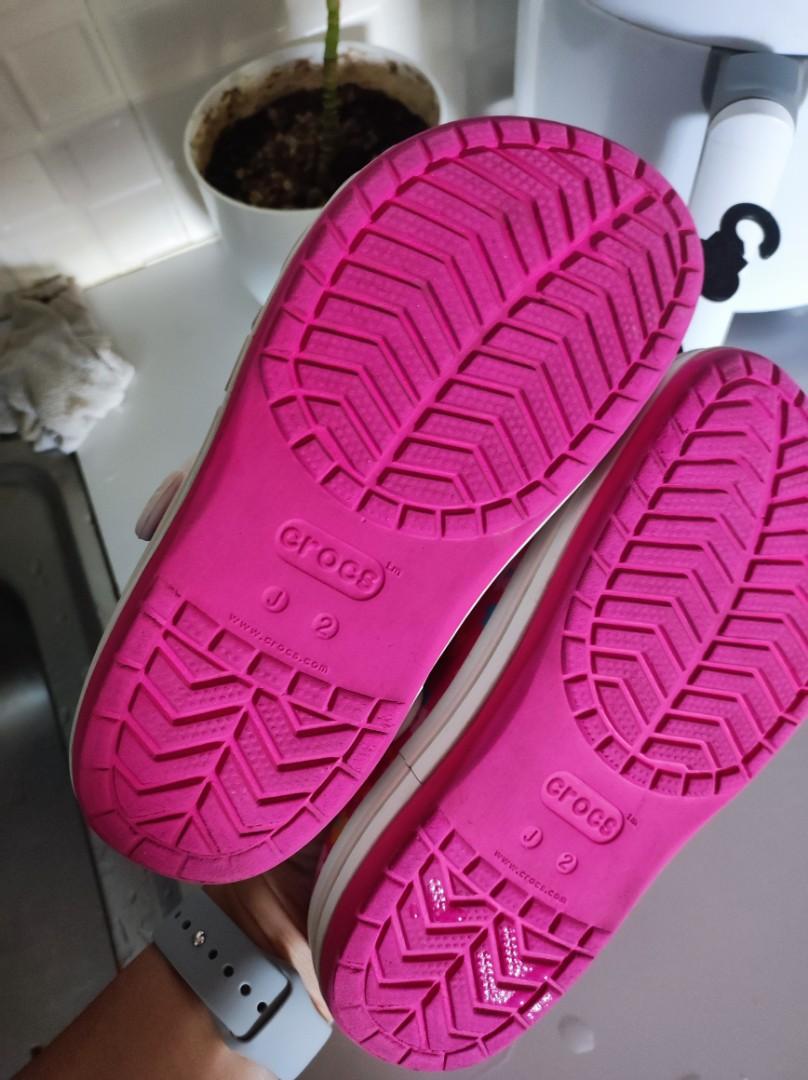 Pink online flower crocs