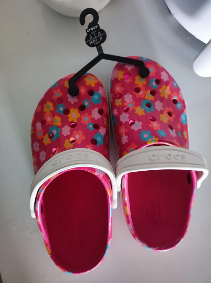 Blossom crocs deals size 8