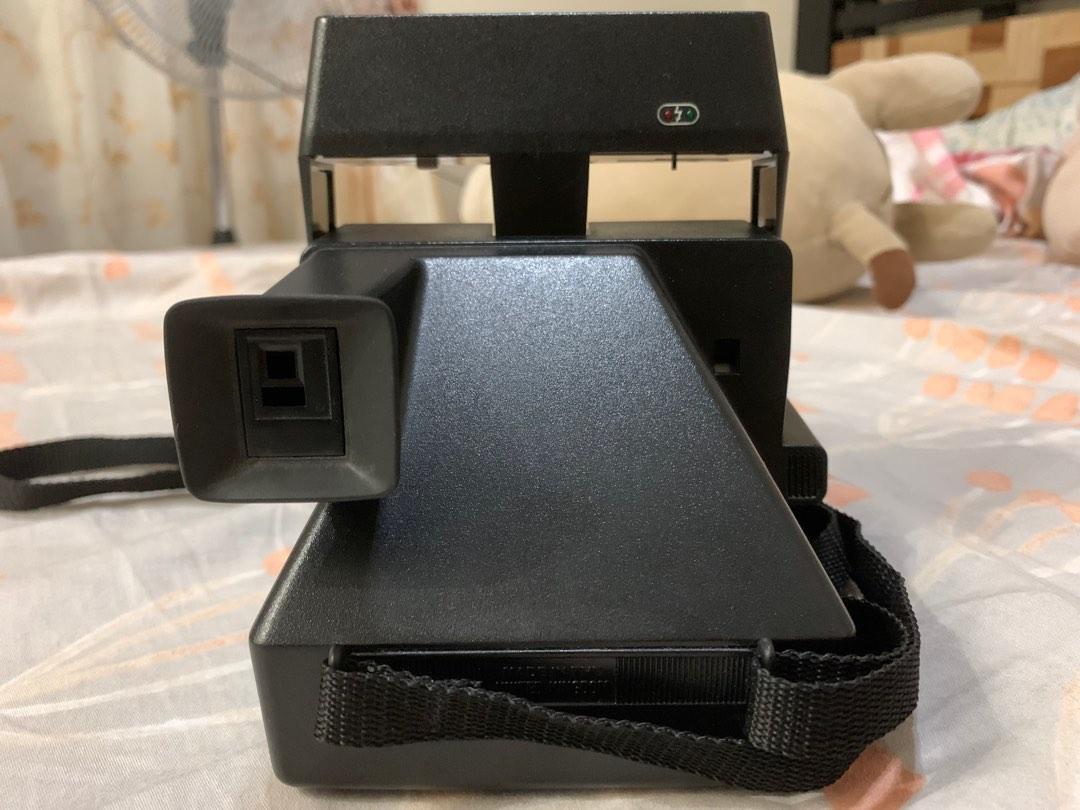 Polaroid Sun 660 Autofocus (Category: Cameras) located in San Pedro. Submitted by moonover (Listing ID 1191995937, Image 2). Description: 1981 Polaroid Camera Made in UK Uses Polaroid 600 film Working condition Clear lens/vf No fungus/ haze No dents Still looks new Inclusion: - strap only.