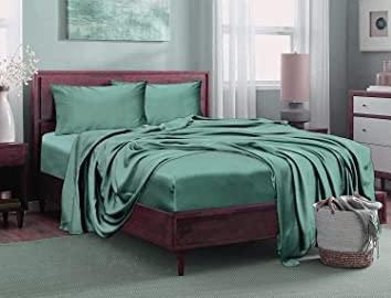 Premium 100% Lyocell/ Tencel 4Pcs Set in Queen/ King size Bedsheet, Quilt cover, Pillowcases Bedding Set in Green with Flora Jacquard Details (Category: Bedding & Towels) located in Singapore. Submitted by comfybeddings (Listing ID 1191881392, Image 1). Description: Beautiful flora jacquard details, premium quality 100% Lyocell Tencel sheets in green. Color: Green as per shown in photos. Material : 100% Lyocell Tencel Yarn count: 100S (Premium qu