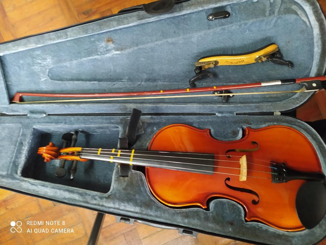 Sale Beginner's Violin by Bachendorff (Category: Musical Instruments) located in Mandaluyong City. Submitted by thethrifthaul (Listing ID 1191891229, Image 3). Description: Bachendorff 1/4 size violin free shoulder rest and 3 packs of A4 violin strings..